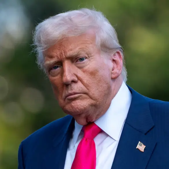 Trump aparece varias veces en archivos de Epstein, revela The Wall Street Journal