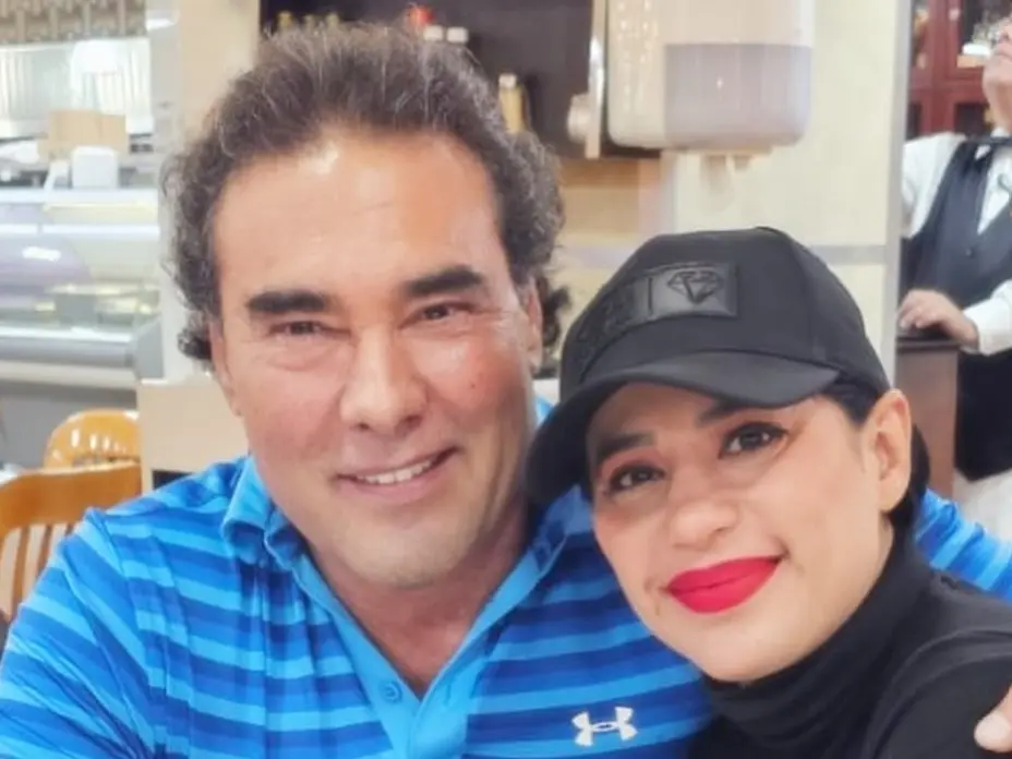 Seg&uacute;n comparti&oacute; su m&eacute;dico en un video, le marcaron la mand&iacute;bula, dieron volumen a sus p&oacute;mulos y corrigieron ojeras y surcos nasogenianos.