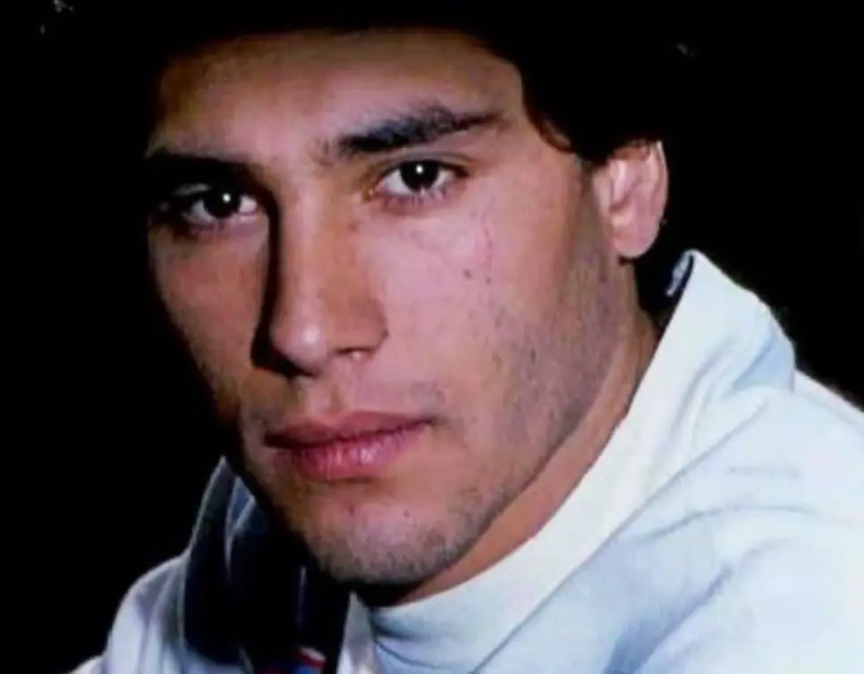 Tuvo una infancia dif&iacute;cil, pues vend&iacute;a dulces en la calle y dorm&iacute;a en la c&aacute;rcel porque su mam&aacute; trabajaba en una prisi&oacute;n de mujeres.