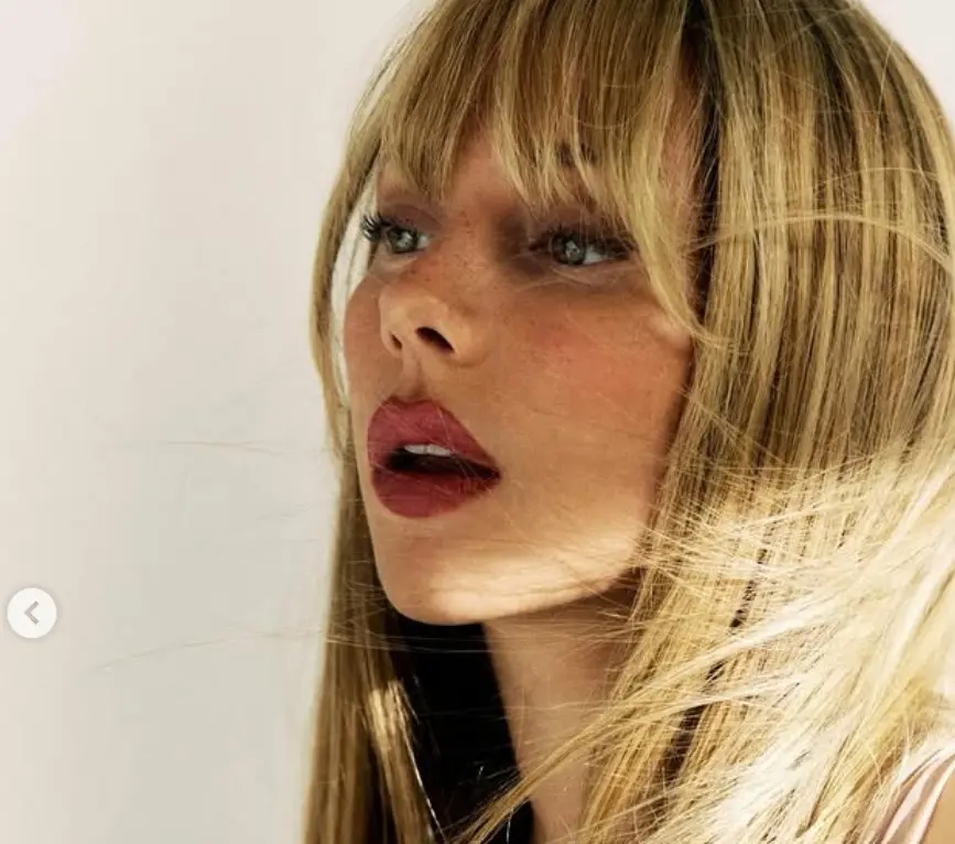 Mira el antes y después de Ester Expósito