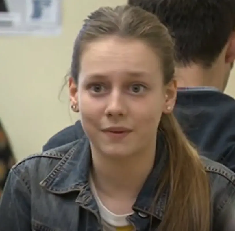 Desde pequeña mostró interés en la actuación y comenzó su carrera en teatro.