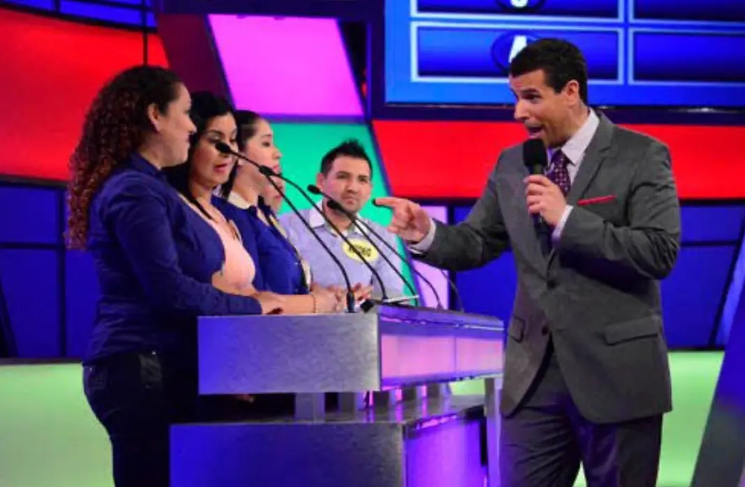 Segoviano estuvo al frente de 100 mexicanos dijeron. X: @AyCarlosCamacho.