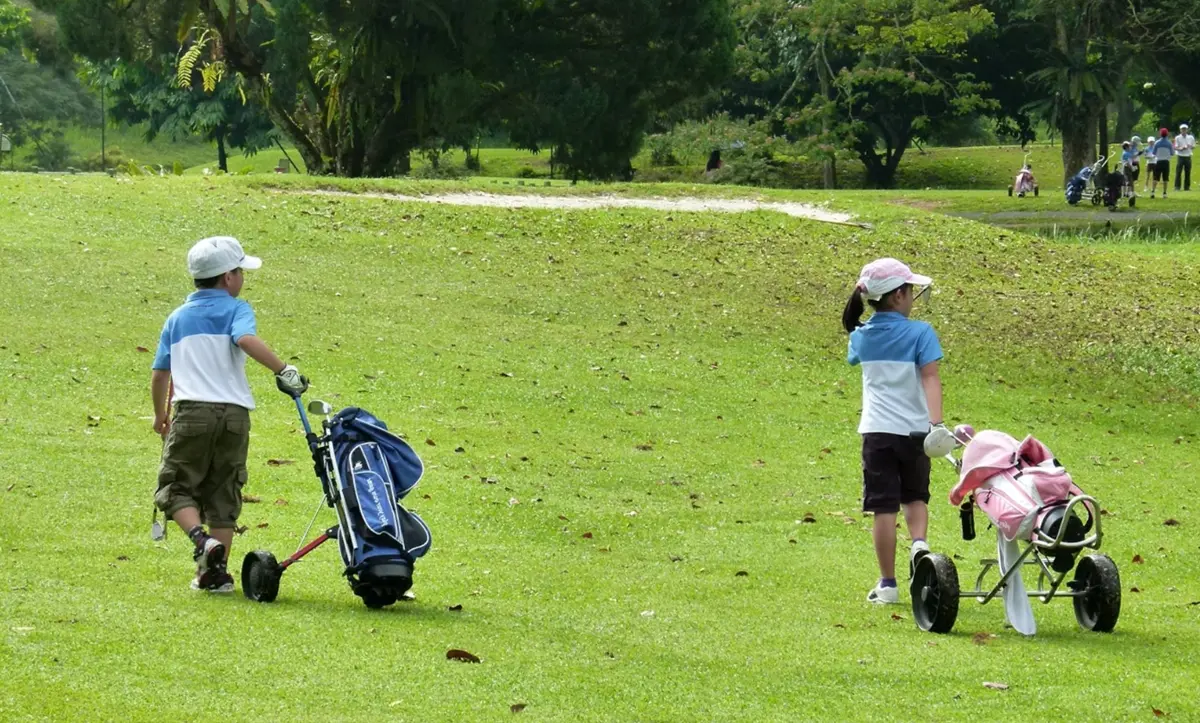 Además del campo de golf, también se incluirá una pista de hielo, gimnasios de pesas y box, una alberca semiolímpica techada. Especial.