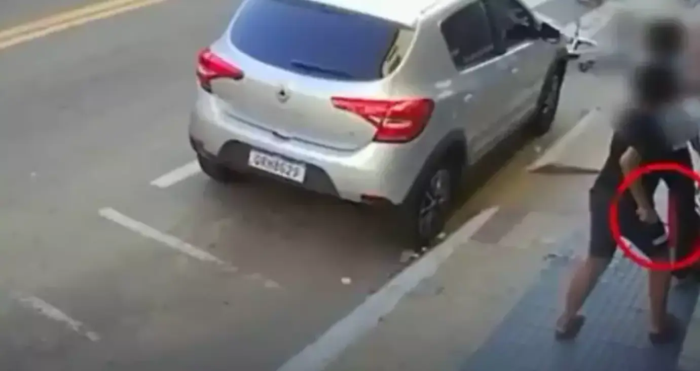  Todo quedó registrado en un video de 37 segundos captado por una cámara de seguridad. 