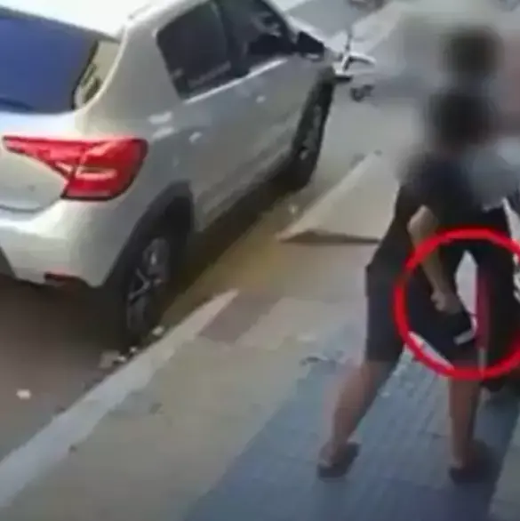 Mujer apuñala a su yerno para salvar la vida de su hija y su bebé; ocurrió en la vía pública