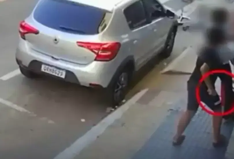 Todo quedó registrado en un video de 37 segundos captado por una cámara de seguridad. Todo quedó registrado en un video de 37 segundos captado por una cámara de seguridad.
