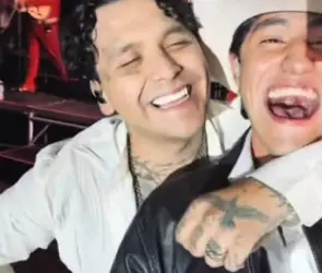 Christian Nodal sube a fan al escenario y lo besa en pleno concierto