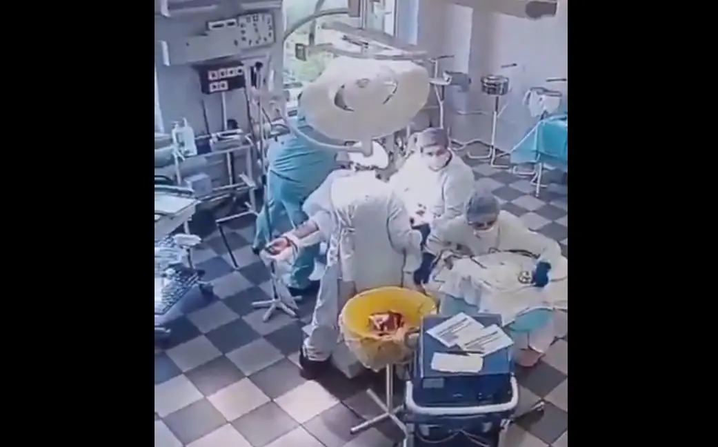 El sismo en Rusia sorprendió a unos médicos que estaban en una operación. Especial.