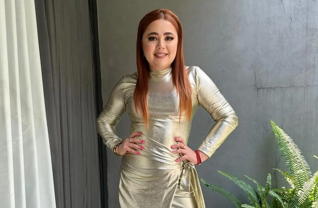 Goza de gran popularidad en redes sociales, con más de un millón de seguidores en Instagram.