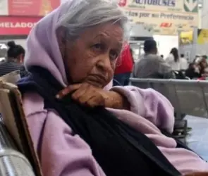 Hija reclama cuerpo de Doña Mary, abuelita que la estuvo esperando 3 años en la central de autobuses
