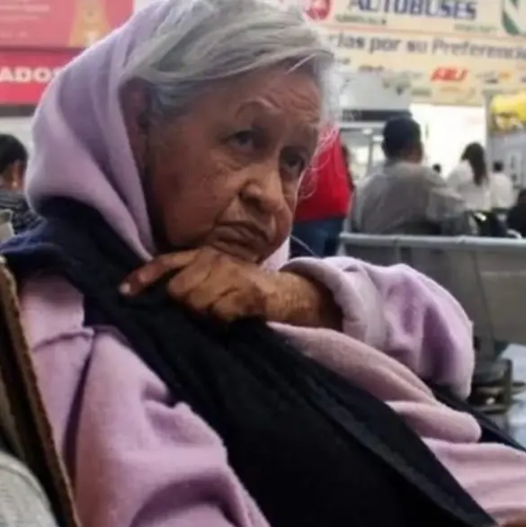 Hija reclama cuerpo de Doña Mary, abuelita que la estuvo esperando 3 años en la central de autobuses