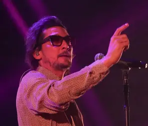 Con tal de no ver tu horrible cara: ¿Qué pasó con León Larregui y por qué lo vetaron de aerolínea?