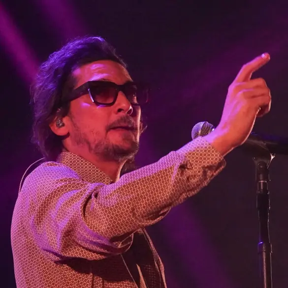 Con tal de no ver tu horrible cara: ¿Qué pasó con León Larregui y por qué lo vetaron de aerolínea?