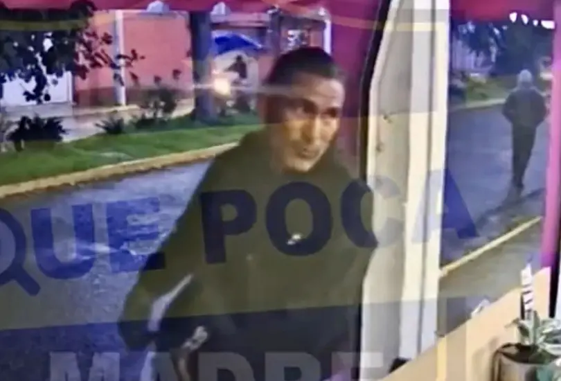 Violento asalto en Metepec: hombre amenaza a mujer con bebé en tienda Violento asalto en Metepec: hombre amenaza a mujer con bebé en tienda