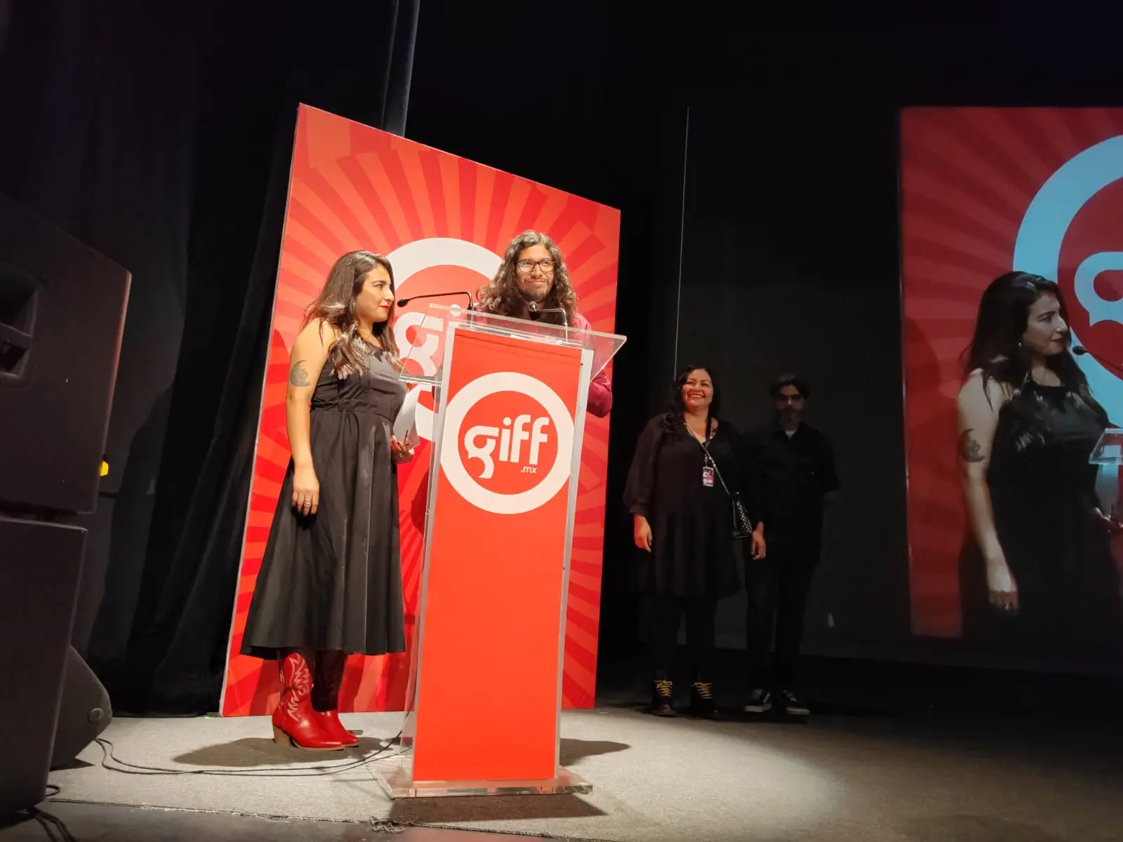 Roberto Ortiz recibe el Premio de la Prensa en el GIFF Cortesía