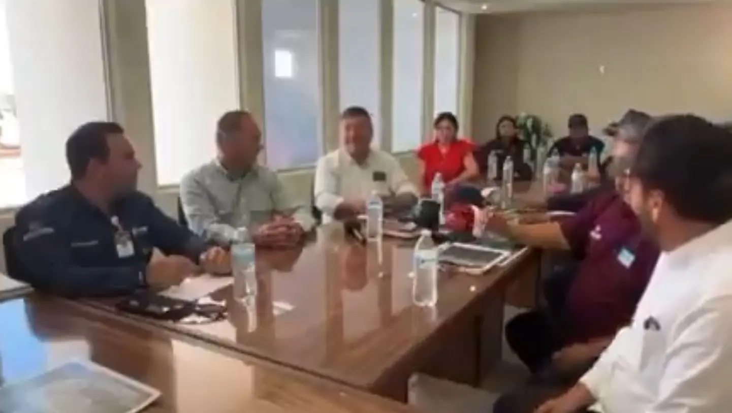 Sus comentarios provocaron risas entre los presentes, la mayoría hombres. Captura de pantalla.
