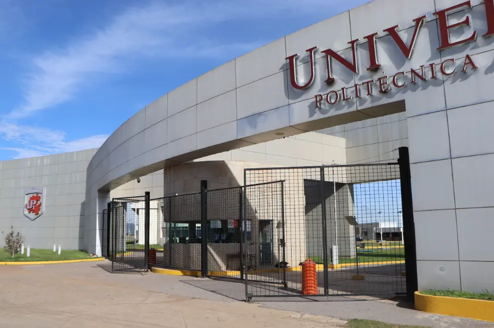 La Universidad Politécnica de Tulancingo decidió expulsar al alumno, pero el profesor aún tiene su trabajo. Especial.