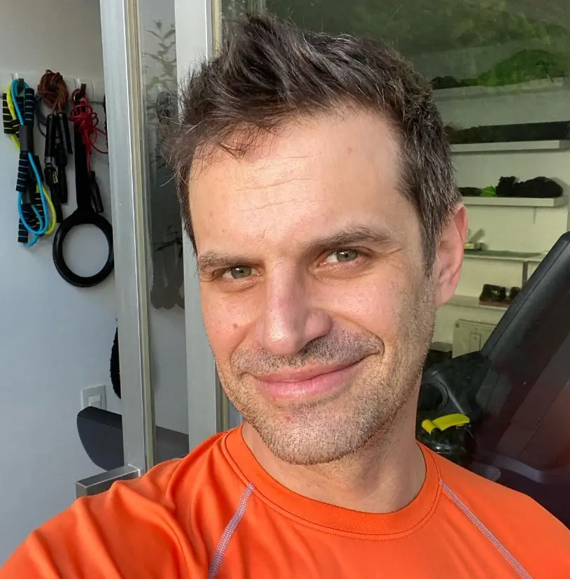 Ahora tiene 47 años y ha participado en telenovelas como 'La Reina del Sur' y 'Malverde: El santo patrón'.