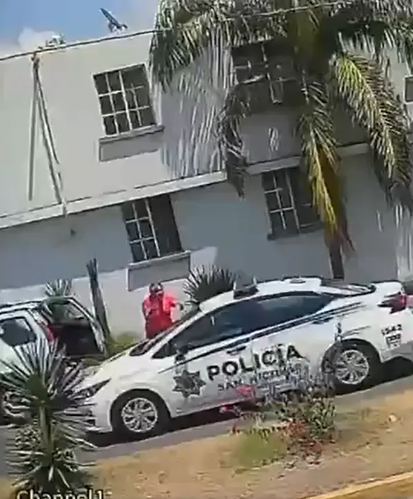 Policía salva a mujer que se asfixiaba con totopo Especial