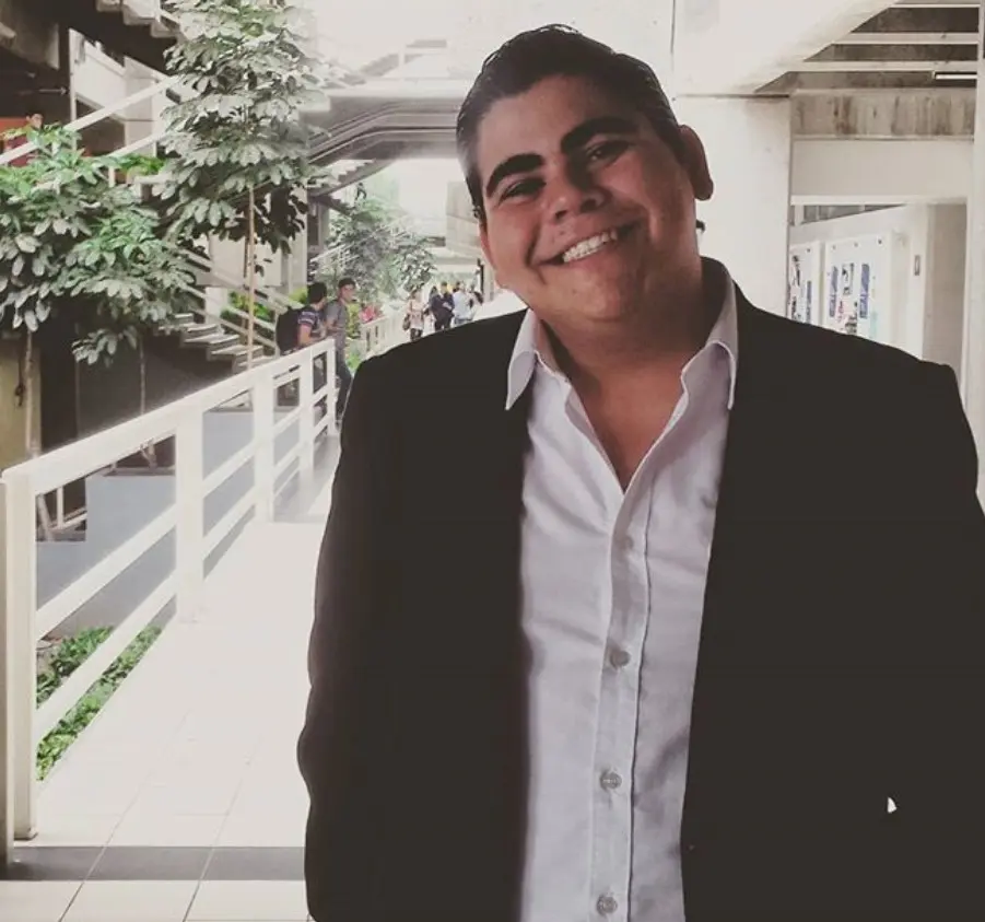 Según su perfil de Facebook, llegó a trabajar como conductor en TV Azteca Noreste.<br>