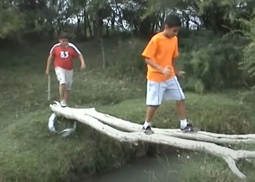 Édgar Martínez saltó a la fama en 2006 por un video viral titulado 'Édgar se cae' que fue compartido en YouTube.