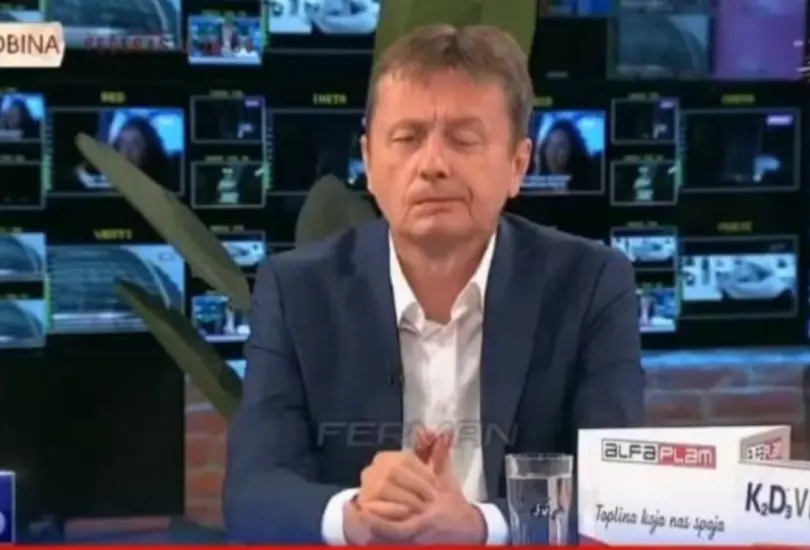 El hecho ocurrió en el programa matutino del Canal Pink, y la escena rápidamente se volvió viral en redes sociales. El hecho ocurrió en el programa matutino del Canal Pink, y la escena rápidamente se volvió viral en redes sociales.