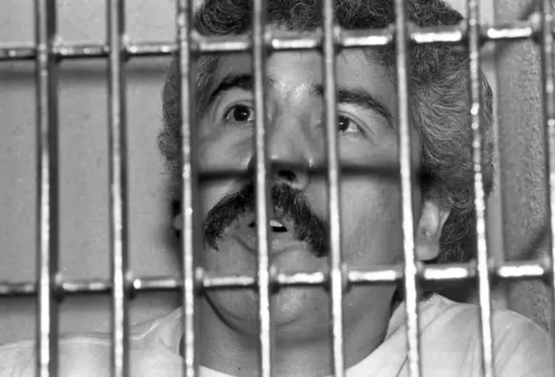 Acusan trato de "terrorista" contra Caro Quintero.