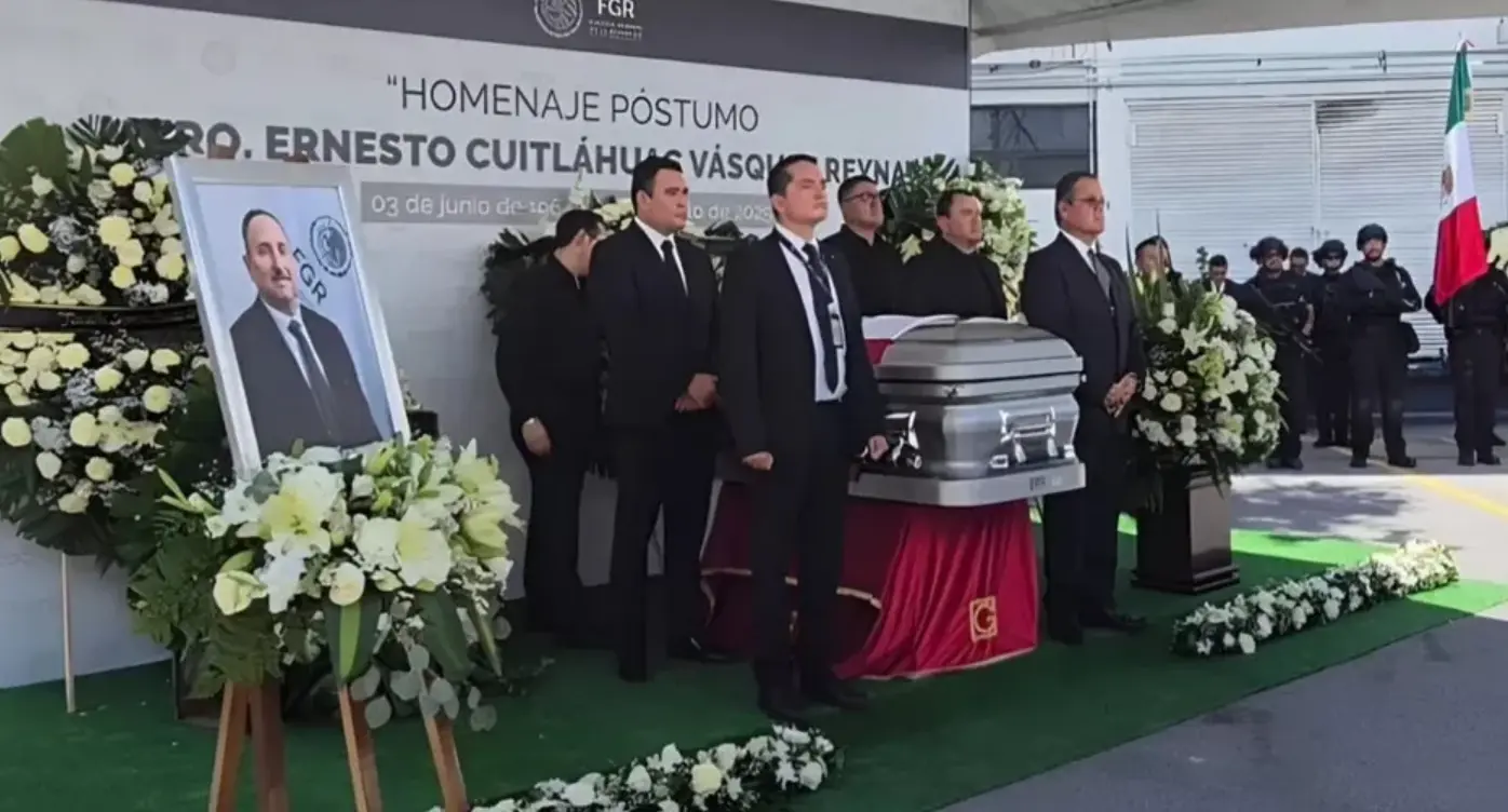 Se realizó un homenaje solemne previo al sepelio. FGR.