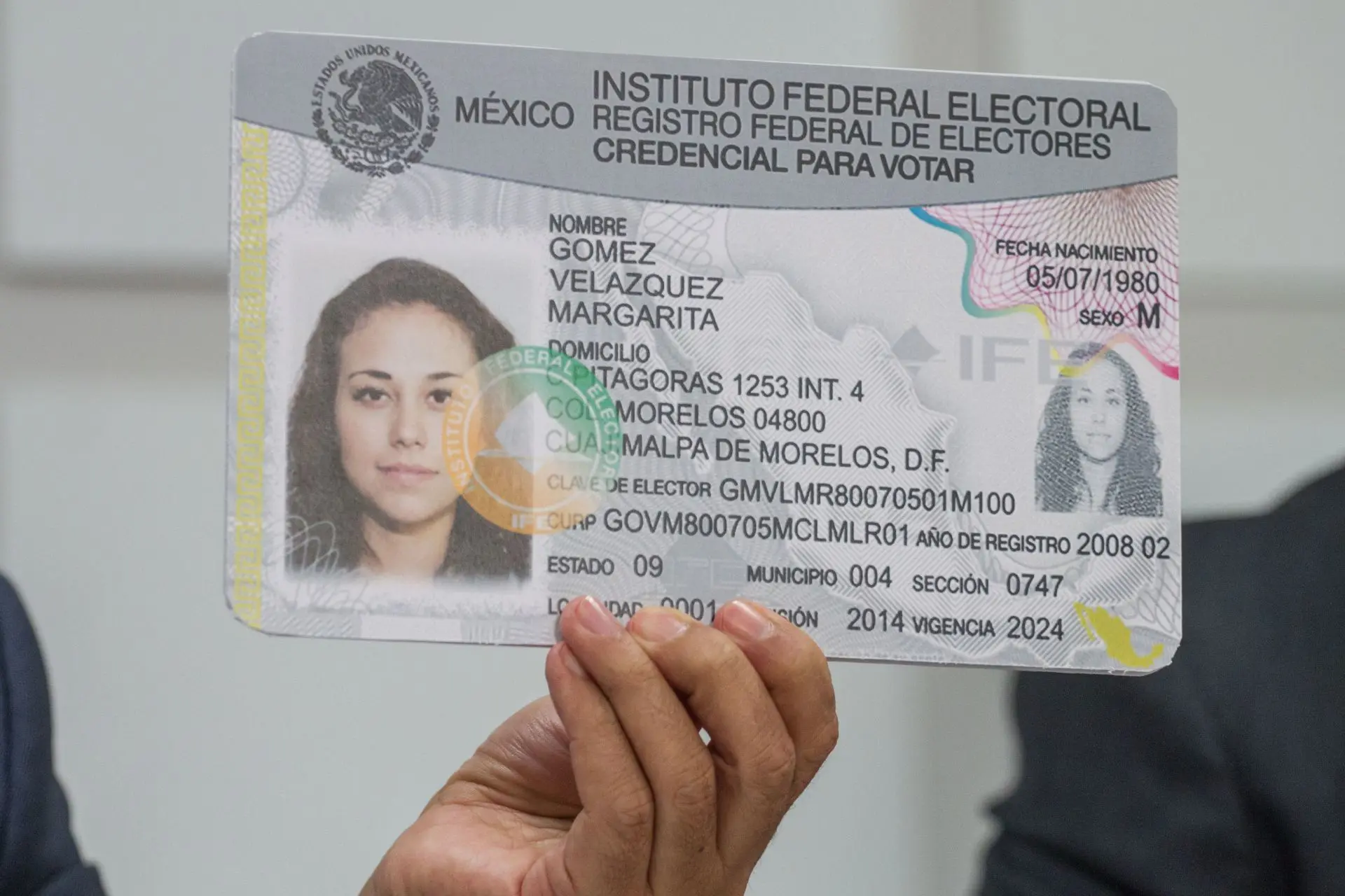 La nueva credencial tendrá diversos elementos de seguridad. Cuartoscuro.