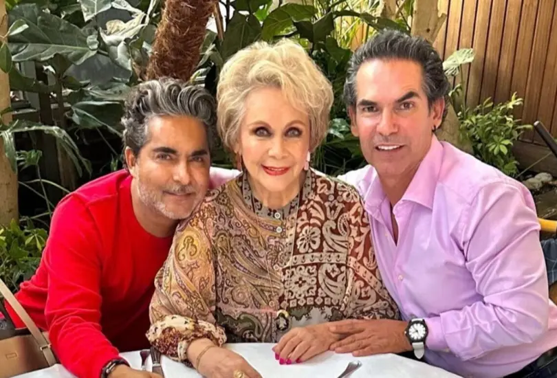 Raúl y Armando Araiza con su mamá