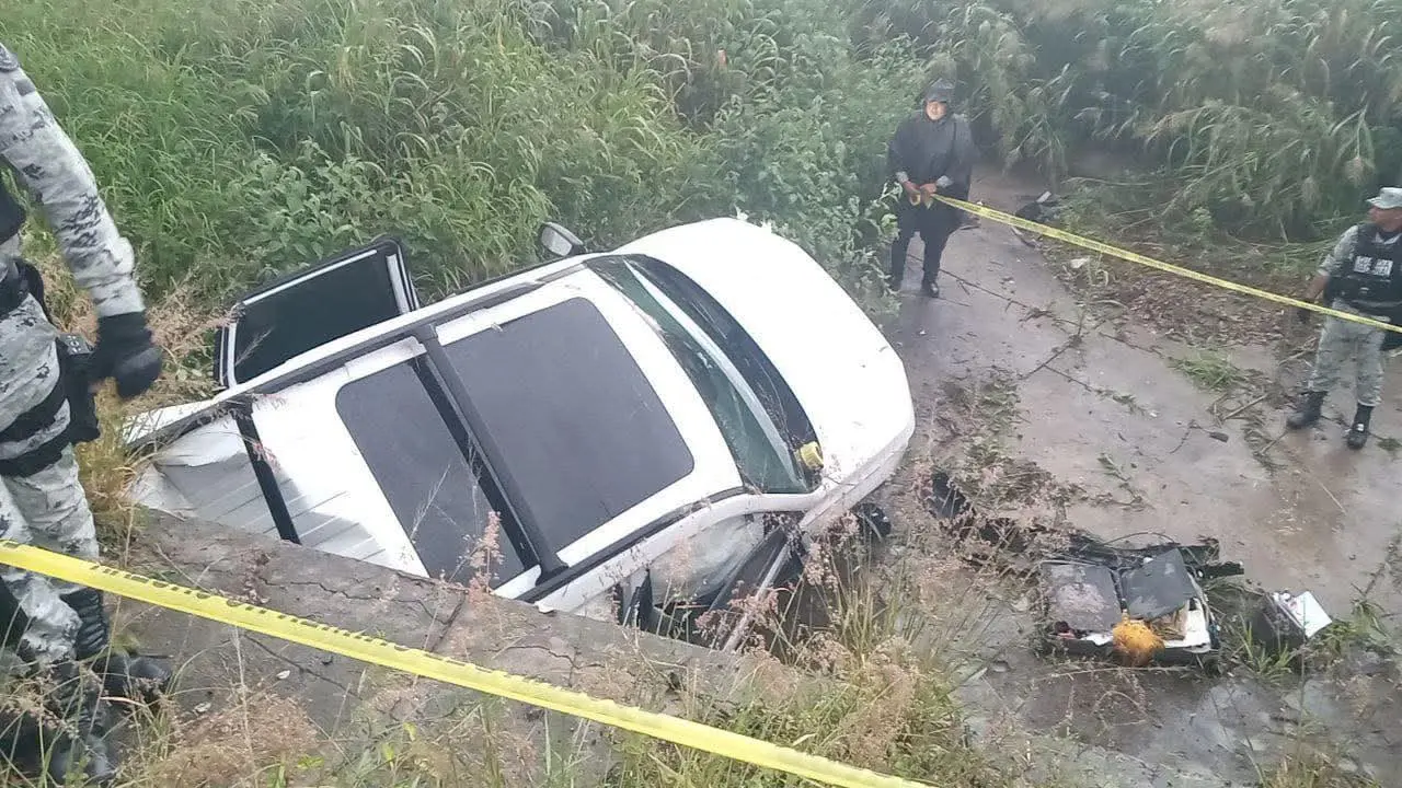 El auto derrapó y los ocupantes murieron. Especial.