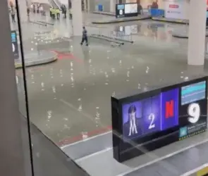 Lluvias colapsan CDMX: Salas de espera del AICM, estaciones de Metro y el Zócalo bajo el agua