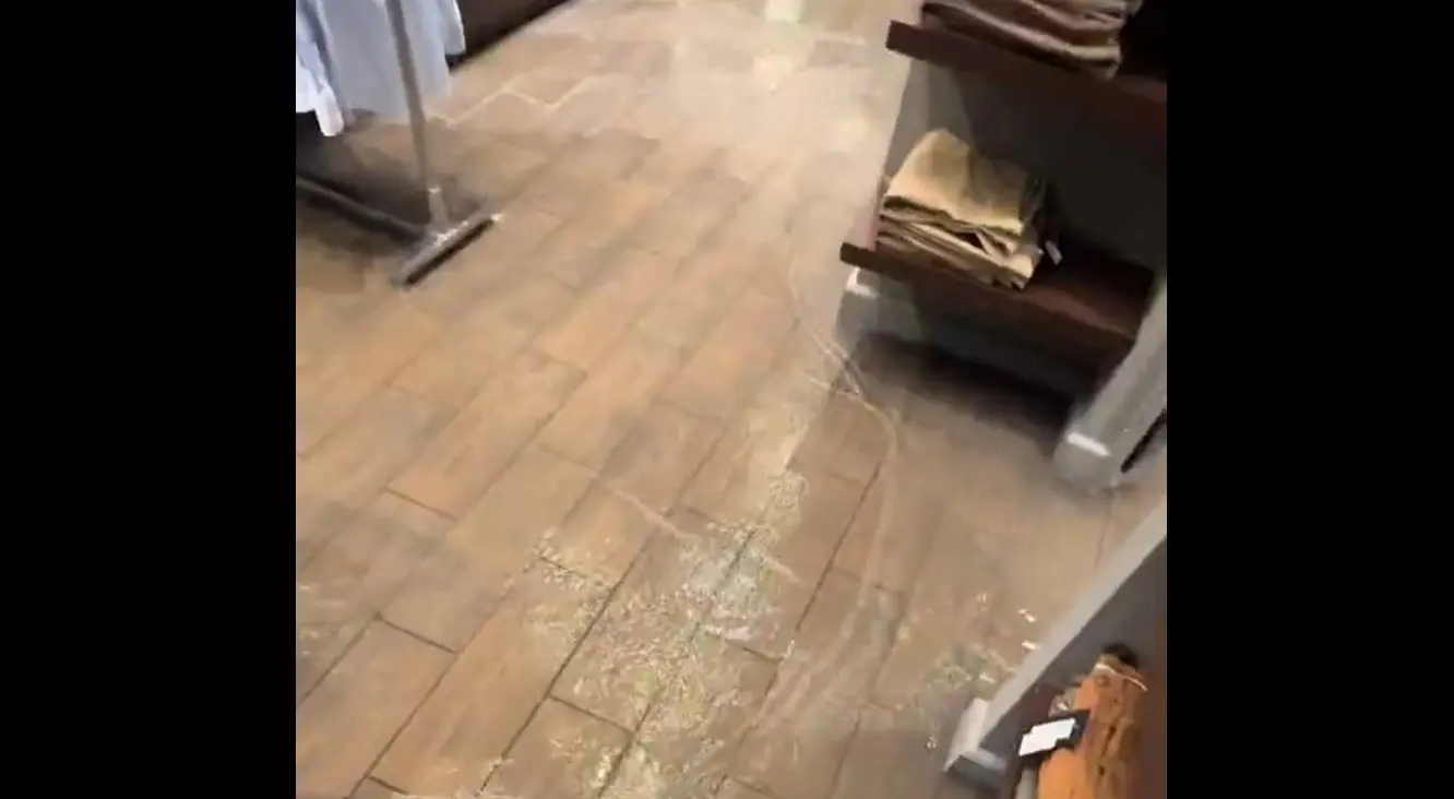 El Palacio de Hierro se inundó. Especial.