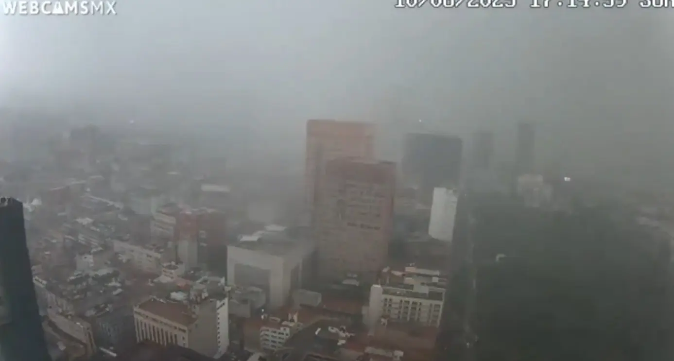 La lluvia acabó con la CDMX. X: @webcamsdemexico.