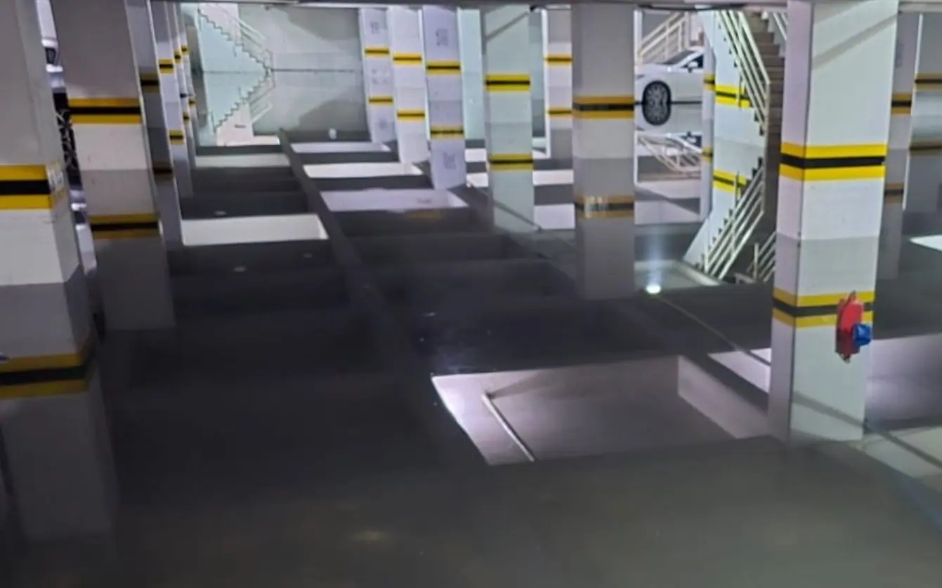 Un estacionamiento de un edificio de la Agrícola Oriental quedó inundado