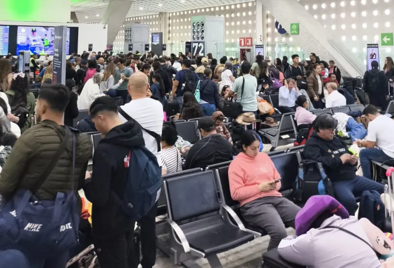Lluvias inundan CDMX: AICM cierra pistas y deja a 19 mil pasajeros varados