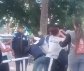 ¡Se armó la campal! Captan violenta pelea entre mujeres en pleno Festival Infantil