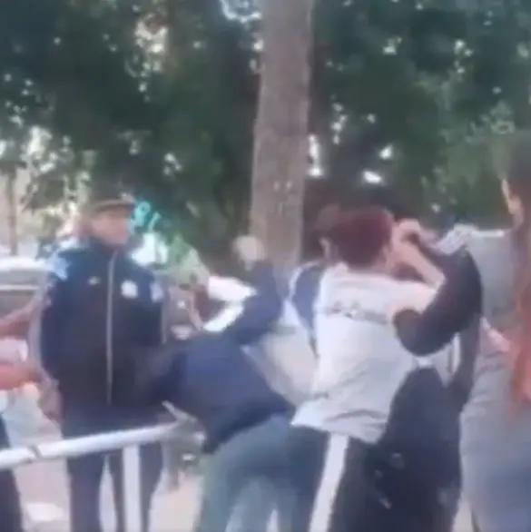 ¡Se armó la campal! Captan violenta pelea entre mujeres en pleno Festival Infantil
