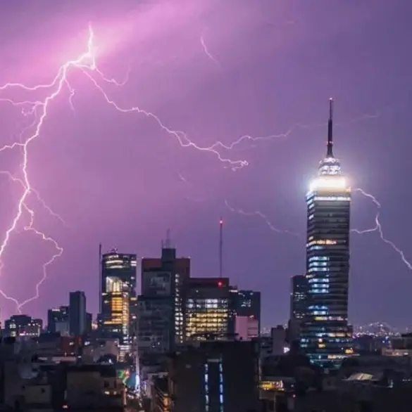 Lluvias acaban con la CDMX durante la madrugada; difunden videos del caos
