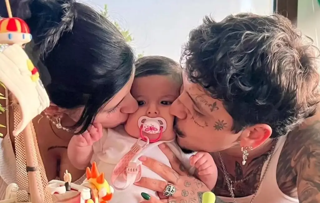 Cazzu y Nodal con su hija Instagram