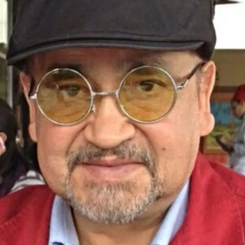 Interpretó a José Ambrosio Rosales, un abogado de Terramoda, la empresa que creó Betty. Falleció el 20 de enero de 2023, a la edad de 72 años.