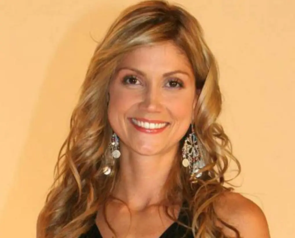 La actriz interpretó a una de las modelos de Ecomoda que intentaba llamar la atención de don Armando. En abril de 2010 se dio a conocer que se quitó la vida tras sufrir una fuerte depresión por una separación sentimental y problemas económicos.