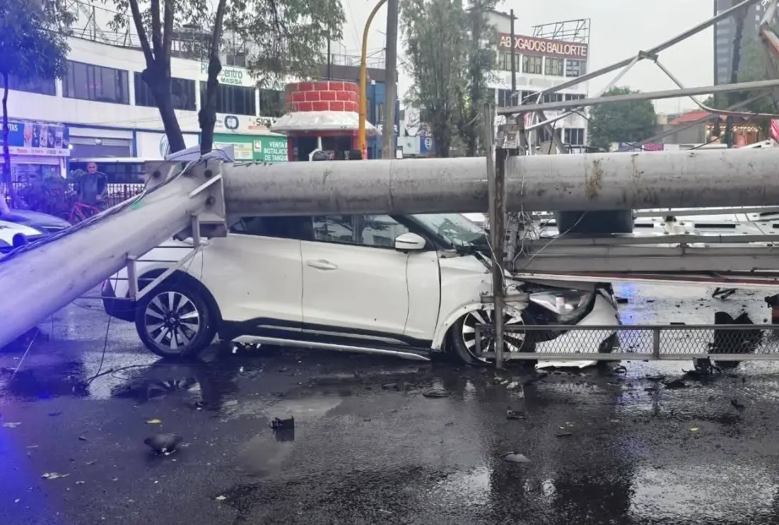 La estructura ocasionó daños en el vehículo. Gestión Integral de Riesgos.