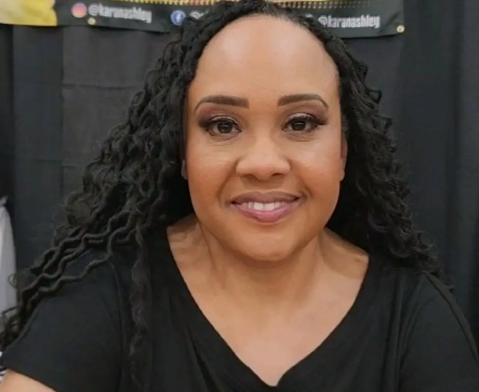 Tiene 49 años y ha continuado en la actuación, participando en producciones como "Kenan & Kel" y "The Parkers".