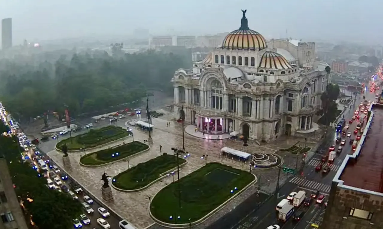  Lluvias y granizo hunden a la CDMX: activan doble alerta en 12 alcaldías 