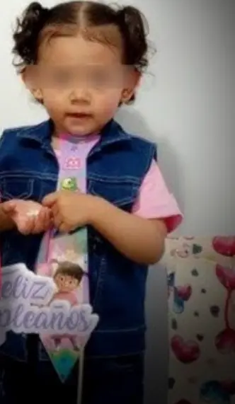 La niña perdió una gran cantidad de sangre y falleció. X.