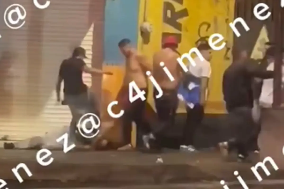  Hombres golpean brutalmente a joven afuera del Bar Gato Calavera
 