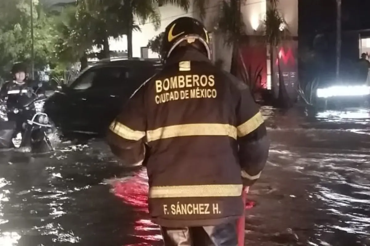  VIDEOS: Caos en CDMX por lluvias, calles inundadas y árboles caídos 