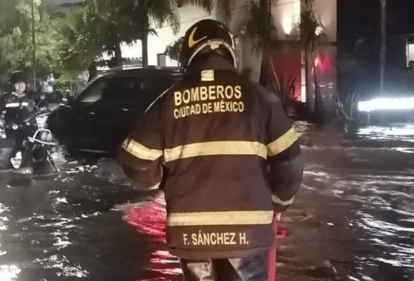 VIDEOS: Caos en CDMX por lluvias, calles inundadas y árboles caídos