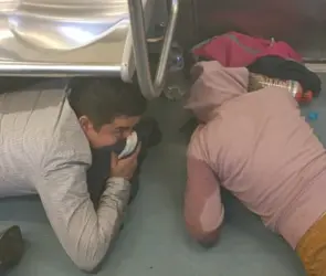 Así se vivieron las horas de caos en el Metro L2: Humo, usuarios pecho tierra y desalojo por las vías